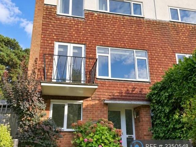 Lindfield Garden, Guildford, GU1 6 bed semi detached house to rent £4,000 pcm £923 pw