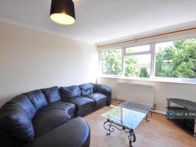 Lindiswara Court, Rickmansworth, WD3 3 bed flat to rent £1,875 pcm £433 pw