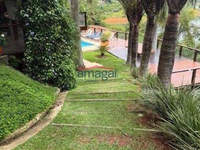 Lindíssima casa, pé na água!