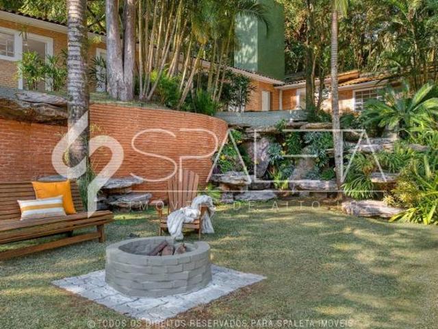 Lindíssima residência com lazer completo à venda no Residencial Chácara Flora