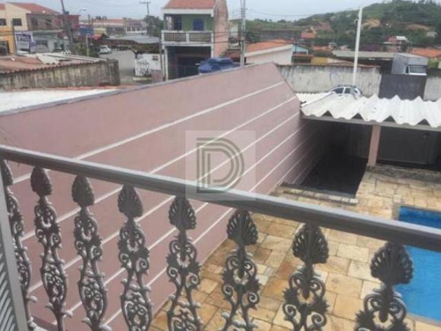 Lindíssimo sobrado com piscina, 3 dormitórios