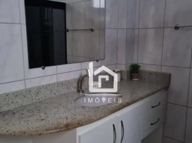 Oportunidade: Amplo 3 Quartos com Suíte no Coração de Itapuã – A Meia Quadra do Mar!