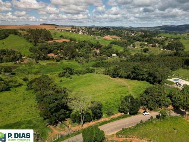 Lindo Terreno banhado por córrego e vista para as montanhas em Pinhalzinho, Interior de São Paulo