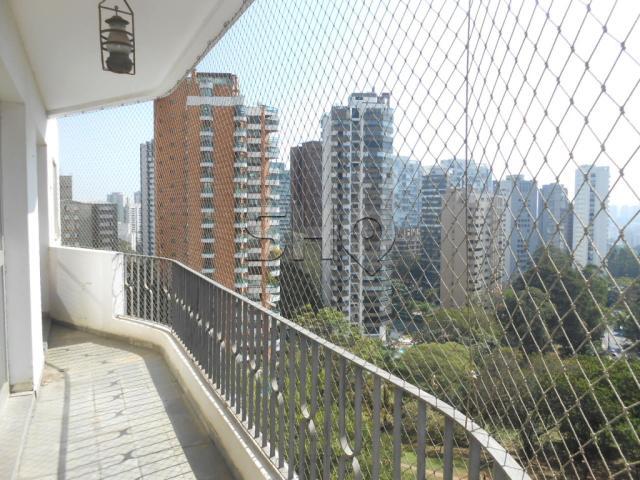 Lindo apartamento Alto padrão Para Locação no Morumbi 4 dormitórios 130 m²