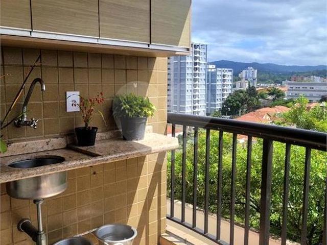 Lindo Apartamento em Santana com 3 dormitórios, Varanda e 2 vagas