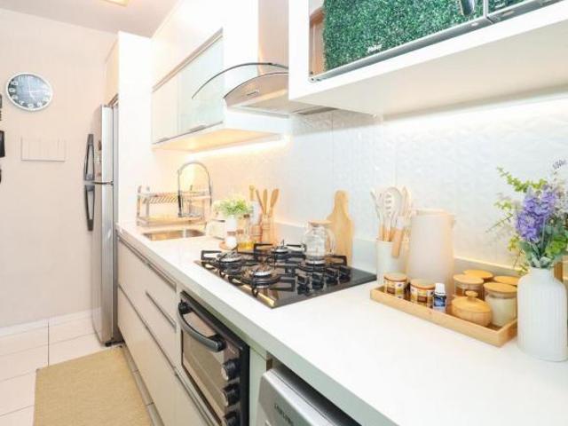 LINDO APARTAMENTO MOBILIADO 2 QTOS COND. CLUBE NO PINHEIRINHO