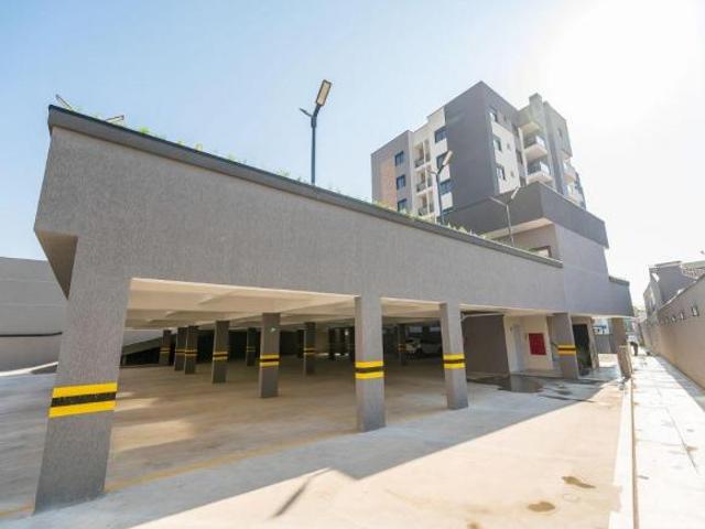 Lindo apartamento, novo e semi mobiliado, com vaga para dois veículos na melhor localização do Hauer