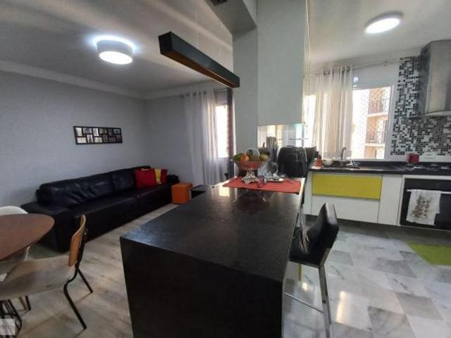 Lindo Apartamento Reformado com 3 dormitórios e vaga coberta