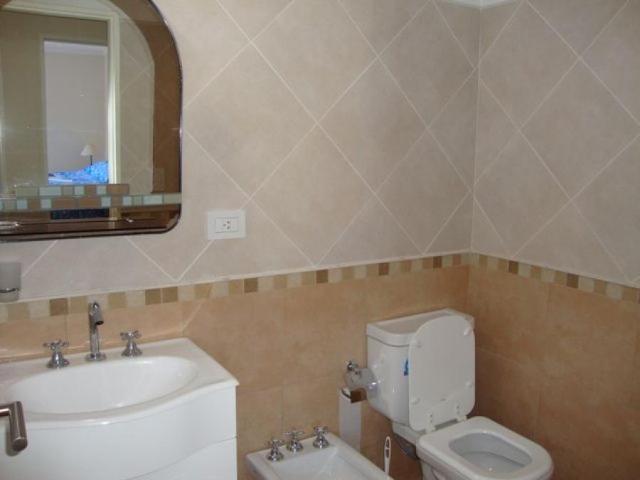 LINDO DEPARTAMENTO EN ALQUILER PERMANENTE EN CARLOS PAZ, 2 DORM. AMOBLADO. GAS NATURAL, PILETA