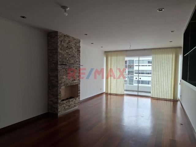 Lindo Departamento En La Tradicional Av Dos De Mayo, Con Muy Buena Distribucion Y Areas Comunes