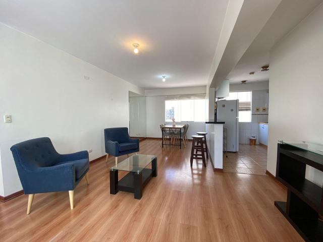 LINDO DEPARTAMENTO SEMIAMOBLADO A TRES CUADRAS DEL MALECÓN EN MIRAFLORES