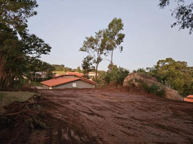 LINDO LOTE DE 2581M² NO COND. 3 LAGOS MAIRINQUE