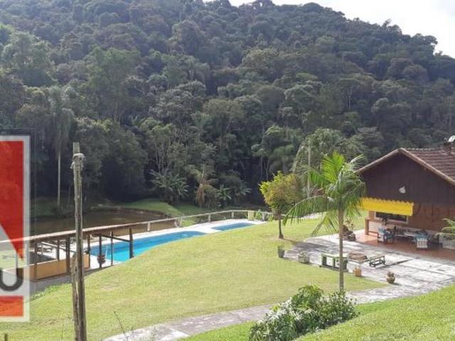 LINDO SÍTIO COM PISCINA, LAGO E NASCENTES EM SÃO LOURENÇO DA SERRA/SP