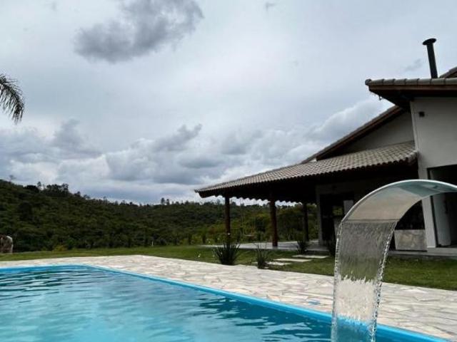 LINDO SÍTIO DE 2 HECTARES C/ CASA NOVA, ÁREA GOURMET E PISCINA À VENDA EM SÃO TIAGO/MG
