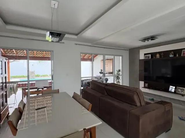 Lindo sobrado no Condomínio Home Club Villa Branca, com 3 quartos e piscina