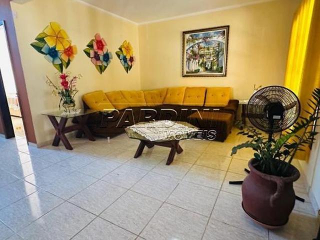 Lindo sobrado com 5 suítes e varanda com espaço gourmet, na praia do Lázaro em Ubatuba!