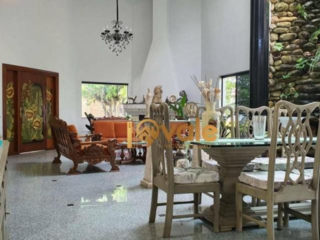 Lindo Sobrado com uma incrível cascata na sala de estar com pé direito duplo Condomínio Village Pa