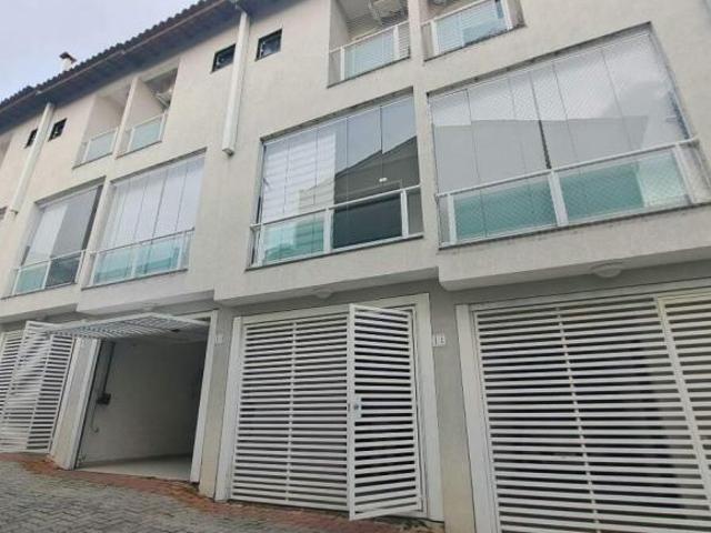 Lindo sobrado em candomínio próximo ao metrô Guilhermina Esperança