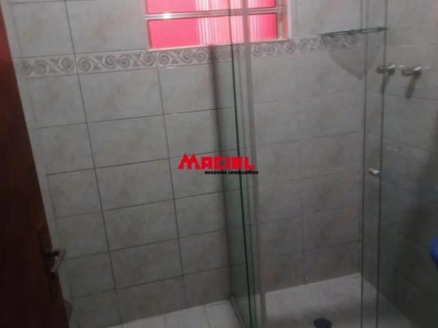 Lindo sobrado sendo tres casas de dois quartos,sala,cozinha e banheiro