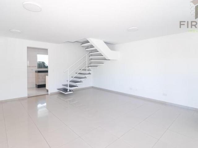 Lindo Sobrado Triplex com 3 quartos suíte e 4 vagas garagem no Cajuru
