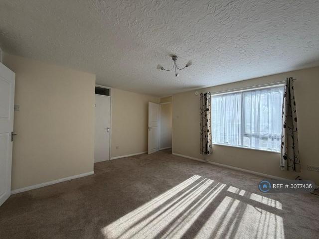 Lindon Court, Southsea, PO4 1 bed flat to rent £1,050 pcm £242 pw