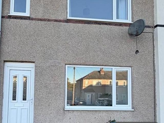Lindley Avenue, Huddersfield, HD3 2 bed terraced house to rent £995 pcm £230 pw