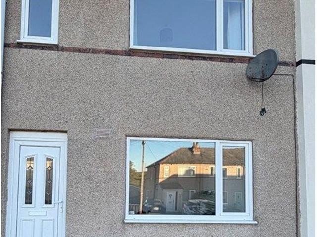 Lindley Avenue, Huddersfield HD3, 2 bed terraced house to rent, £995 pcm | PrimeLocation