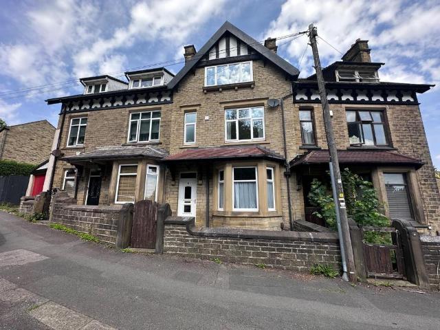 Lindley 3 bed terraced house to rent £940 pcm £217 pw