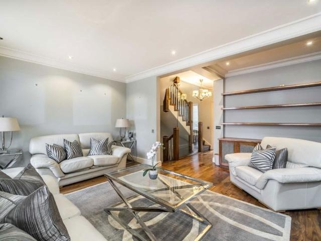 Lindsay Square, SW1V, London