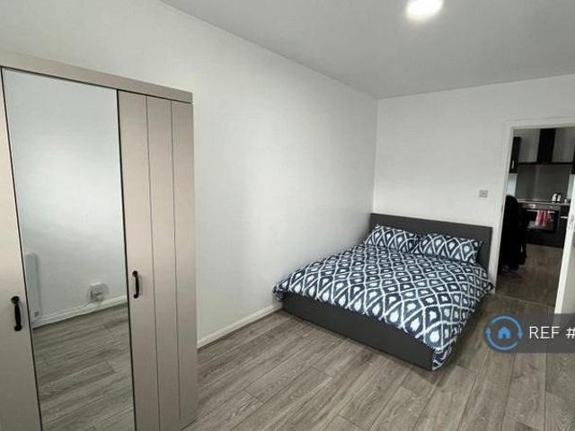 Lindsey St, Epping, CM16 1 bed in a flat share to rent £750 pcm £173 pw