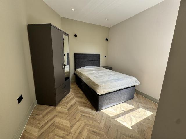Lindrop Street, London SW6 Studio to rent £1,275 pcm £294 pw