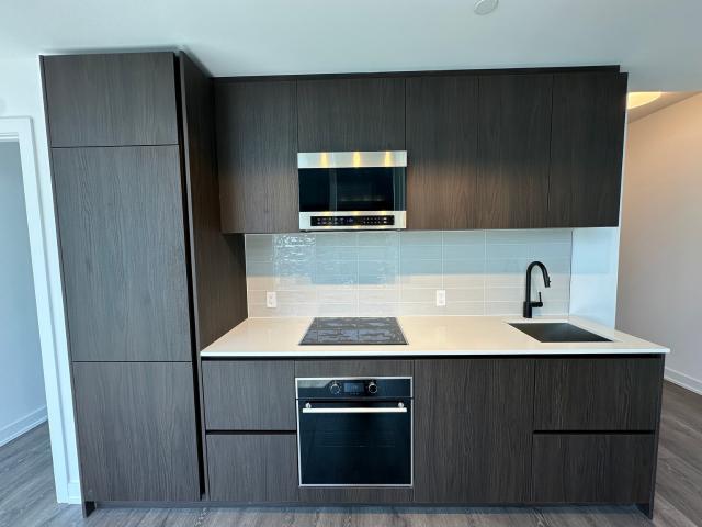 Line 5 Condos Suite 3702N Apartment for Rent
