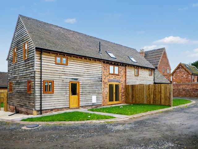 Lineholt, Nr Ombersley, Worcestershire WR9, 3 bed barn conversion to rent, £1,275 pcm | PrimeLocation