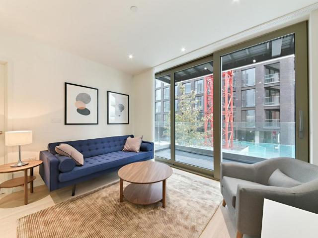 Liner House, Royal Wharf, London, E16 2 bed apartment to rent £2,700 pcm £623 pw