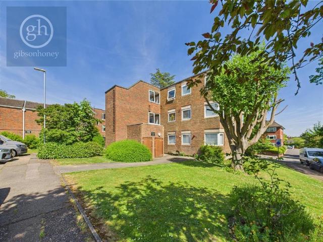 Lingfield Close, Middlesex HA6 2 bed flat to rent £1,475 pcm £340 pw