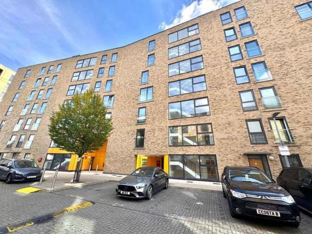 Lingfield Apartments, Parade Gardens E4, 2 bed flat to rent, £1,910 pcm | PrimeLocation