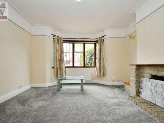 Lingwood Gardens, TW7