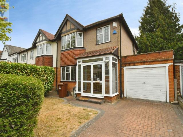 Lingwood Gardens TW7, 3 bed detached house to rent, £3,000 pcm | PrimeLocation