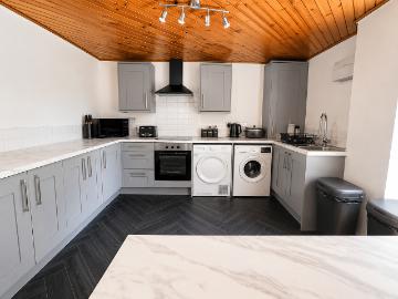 Lingwell Gate Lane, Wakefield WF3, 3 bed property to rent, £1,300 pcm | PrimeLocation