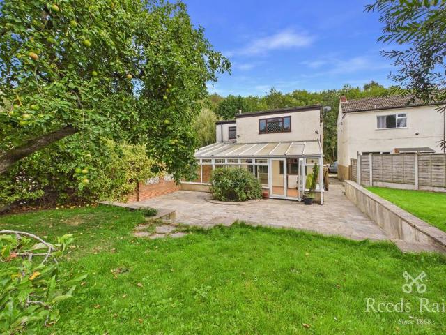 Lingwell Nook Lane, Wakefield WF3 4 bed detached house to rent £1,600 pcm £369 pw