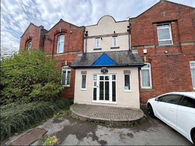 Lingwell Park Court, North Lingwell. 2 bed apartment to rent £743 pcm £171 pw