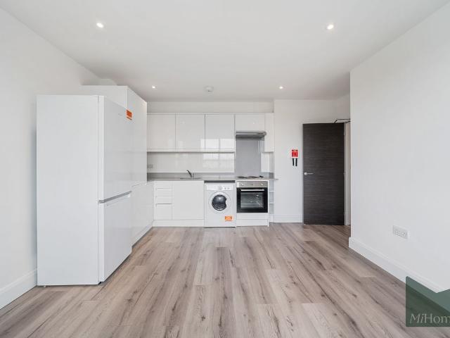Link House, Newport Road, Hayes UB4, 2 bed flat to rent, £1,545 pcm | PrimeLocation