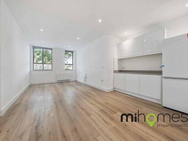 Link House, Hayes 2 bed apartment to rent £1,595 pcm £368 pw