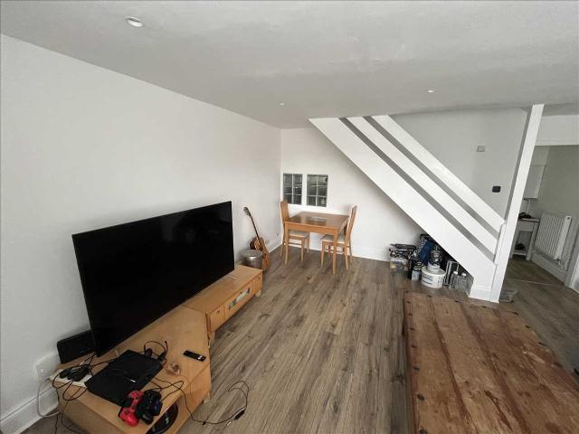 Link Way, Denham UB9, 2 bed flat to rent, £1,500 pcm | PrimeLocation