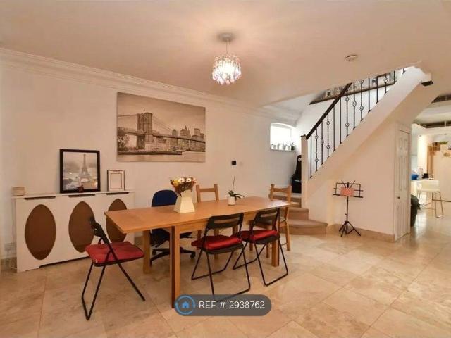 Link Way, Hornchurch RM11, 4 bed bungalow to rent, £2,600 pcm | PrimeLocation