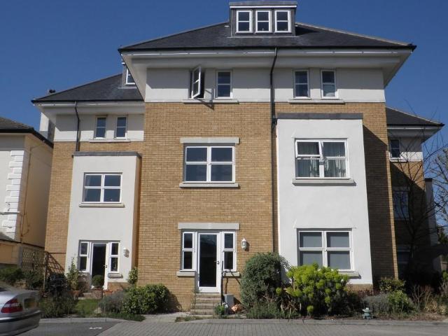 Linkfield Lane, Redhill 2 bed ground floor flat to rent £1,550 pcm £358 pw