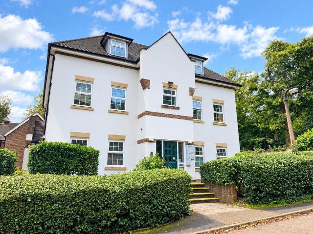 Linkfield Place, Batts Hill, Redhill. 2 bed apartment to rent £1,700 pcm £392 pw