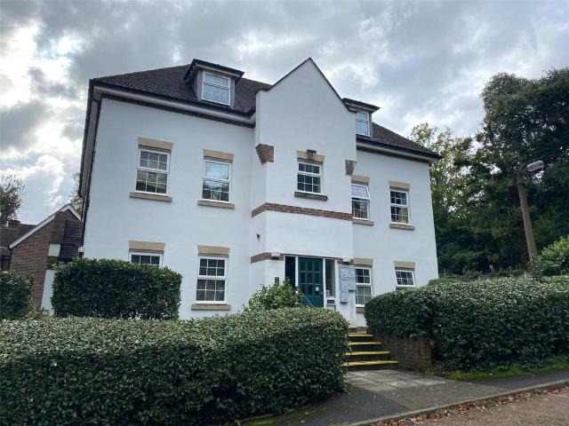 Linkfield Place, Batts Hill, Redhill. 2 bed apartment to rent £1,895 pcm £437 pw