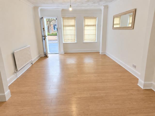 LINKFIELD ROAD, ISLEWORTH, V NEAR. 2 bed terraced house to rent £1,895 pcm £437 pw