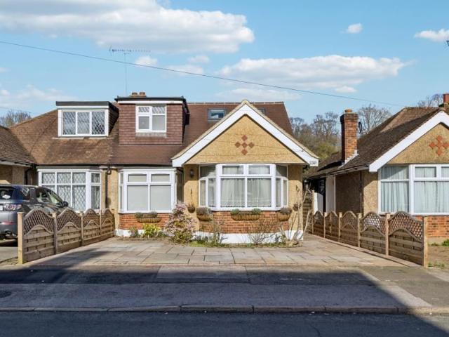 Links Way, Croxley WD3, 4 bed semi detached bungalow to rent, £2,700 pcm | PrimeLocation